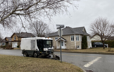 Le nettoyage des rues est entamé à Montmagny avec un nouveau balai de rue